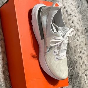 Women’s Nike fly nite